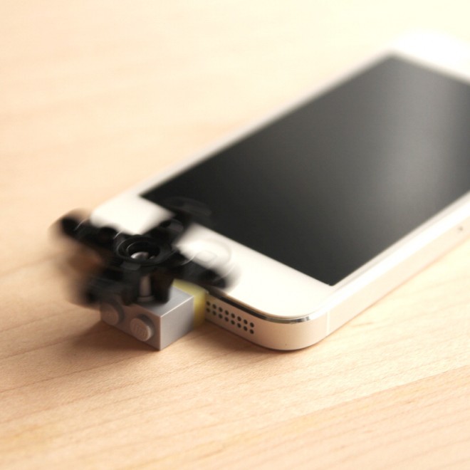Lego &amp; iPhone, &egrave; amore tra mattoncini e melafonino