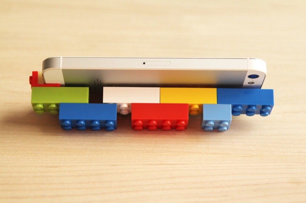 Lego &amp; iPhone, &egrave; amore tra mattoncini e melafonino