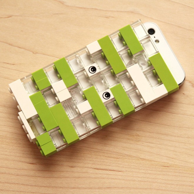 Lego &amp; iPhone, &egrave; amore tra mattoncini e melafonino