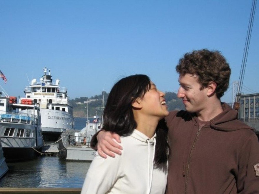 La moglie di Zuckerberg: sesso una volta a settimana. Per contratto