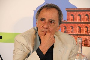 Vecchioni e Nesi -   Video   La scuola ci rende uguali?