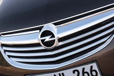 L’ammiraglia Opel si rifà il trucco