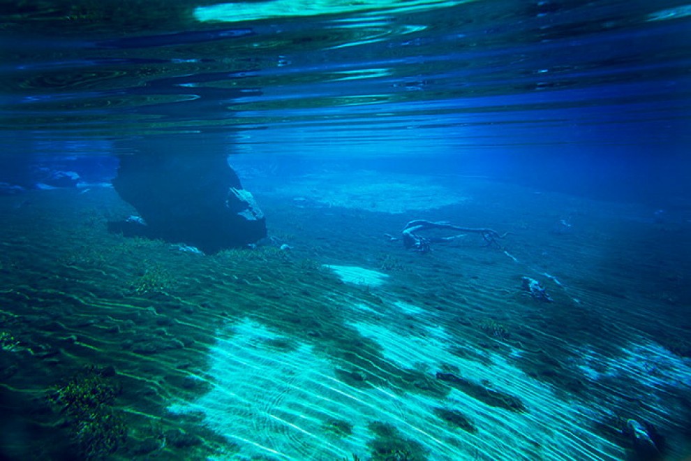 Nuova Zelanda, meraviglia della natura: scoperto il lago pi&ugrave; trasparente del mondo