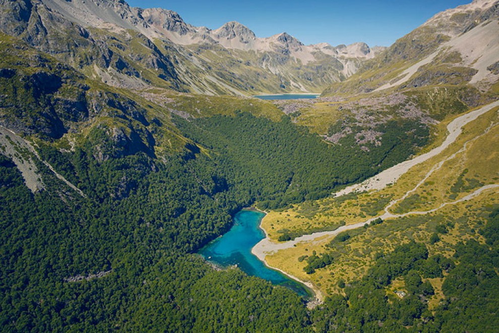 Nuova Zelanda, meraviglia della natura: scoperto il lago pi&ugrave; trasparente del mondo