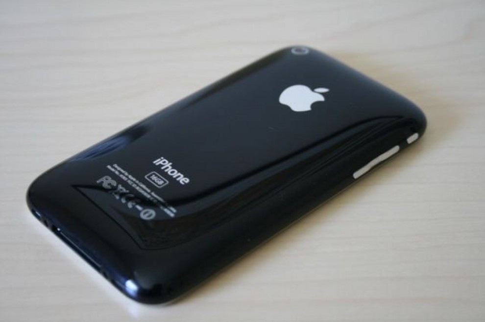 Apple, indiscrezioni su iPhone da 99 dollari e phablet
