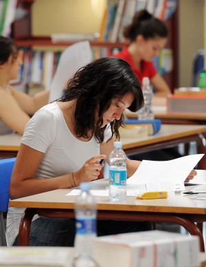 Da quest'anno il voto di maturità conta:  bonus facoltà numero chiuso e borse studio