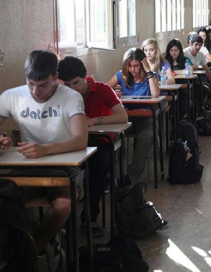Maturità, studenti pronti per la terza prova  sarà un 'quizzone' diverso per ogni commissione
