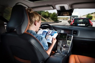 Connessi anche alla guida: il sogno è la self-driving car
