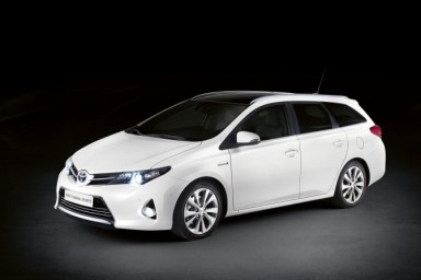 Toyota Auris l'ibrido diventa Touring Sports