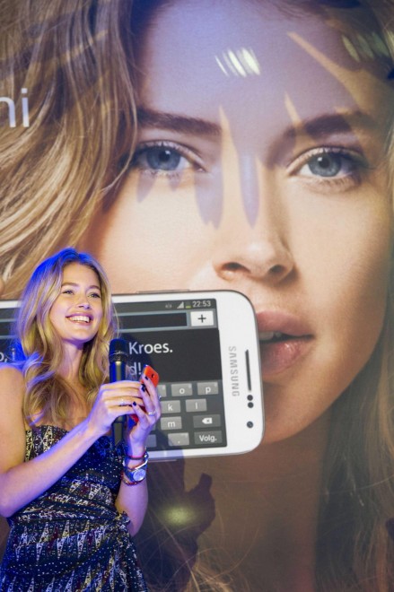 Bellezza e tecnologia: Kroes testimonial del Galaxy S4