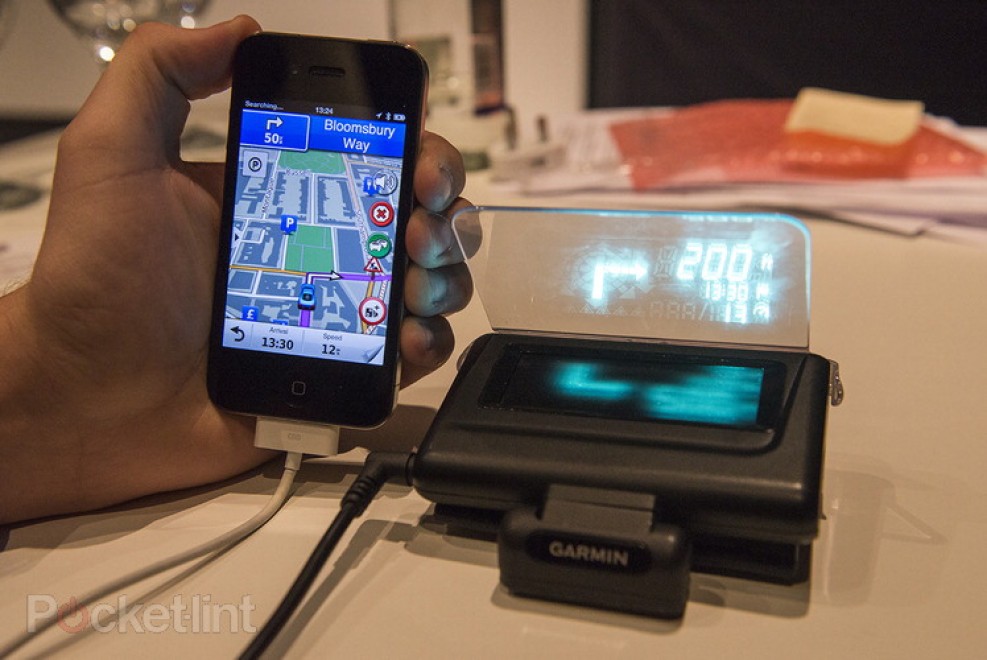 Garmin, un HUD per automobili e smartphone