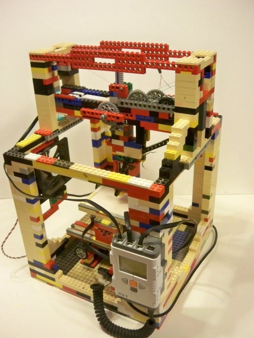 Una stampante 3D fatta di Lego