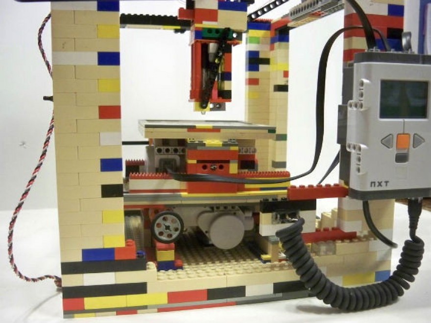 Una stampante 3D fatta di Lego