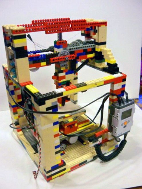 Una stampante 3D fatta di Lego