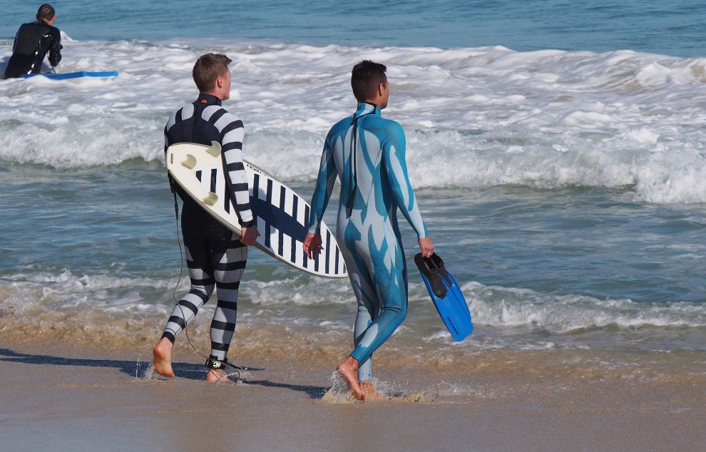 Il surfista &egrave; invisibile: ecco la muta anti squalo