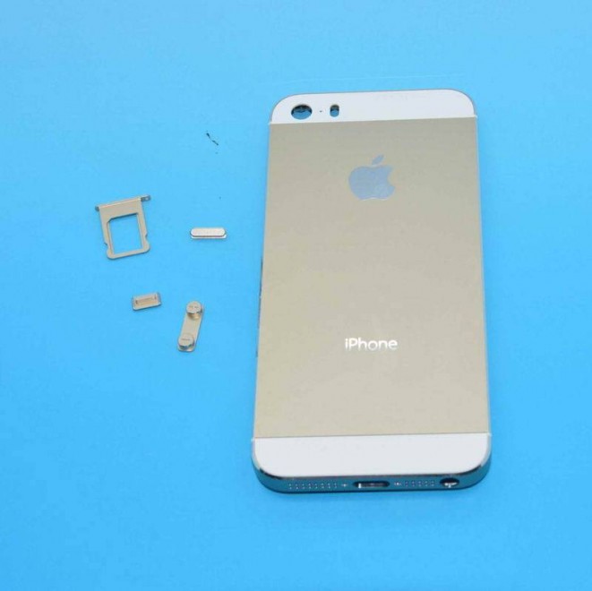 iPhone 5S e 5C fianco a fianco