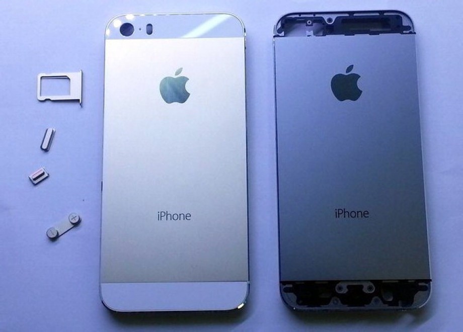 iPhone 5S e 5C fianco a fianco