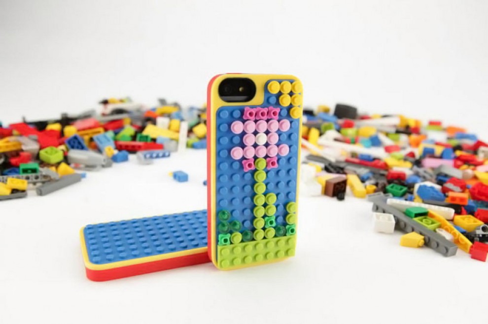 Mattoncini sull'iPhone, lo smartphone veste Lego