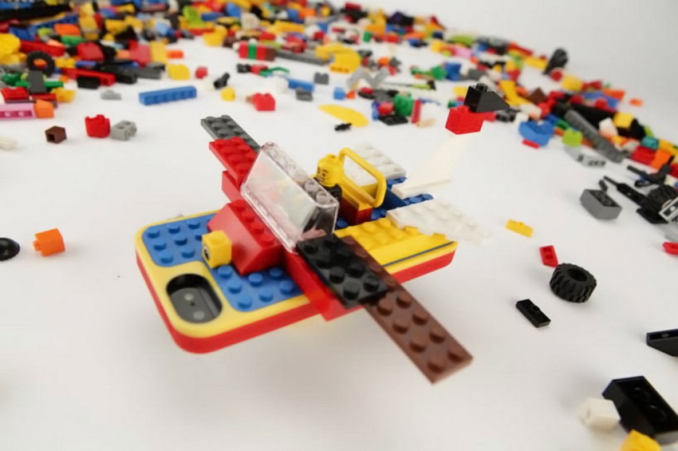 Mattoncini sull'iPhone, lo smartphone veste Lego