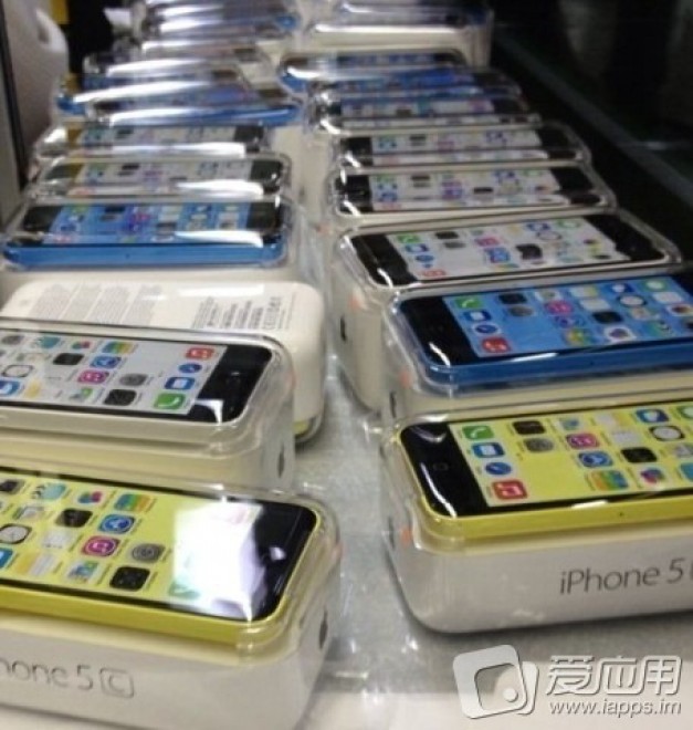 iPhone 5c, le immagini della confezione