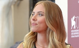 Scarlett l'aliena superstar al Lido