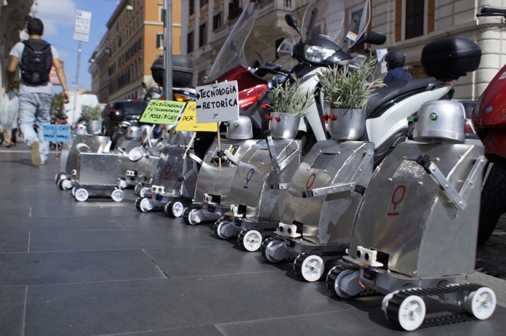 Roma, i robottini manifestano per l'istruzione scientifica