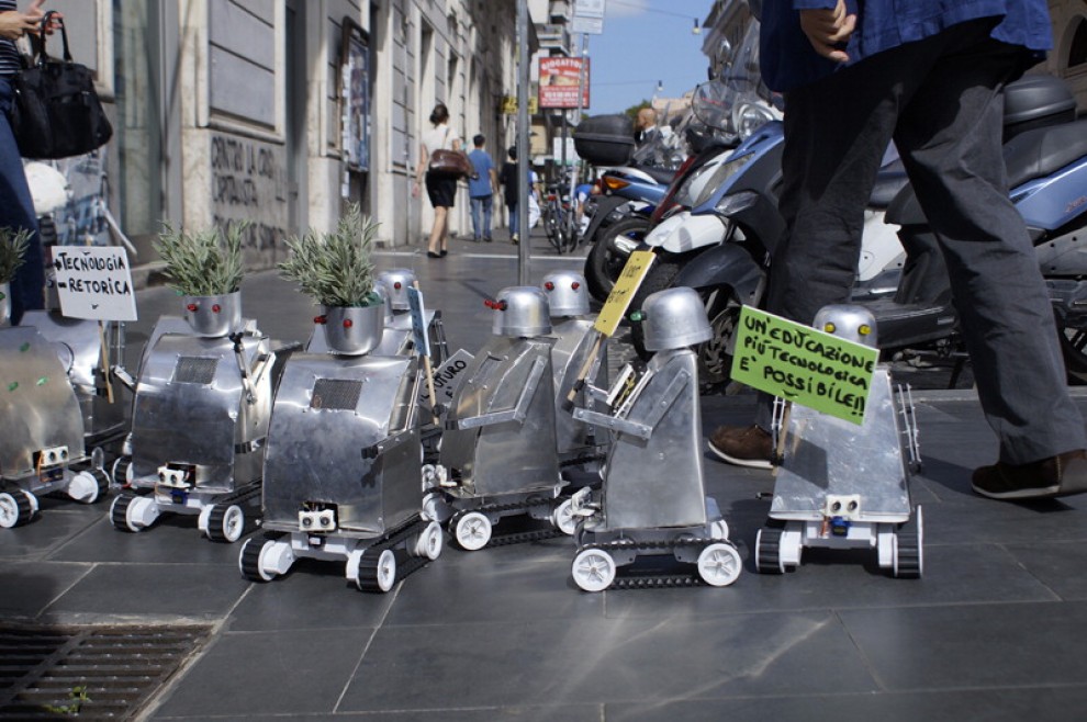 Roma, i robottini manifestano per l'istruzione scientifica