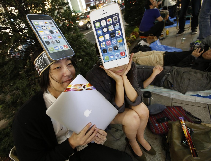 Nuovi iPhone, in dieci paesi l'attesa &egrave; finita