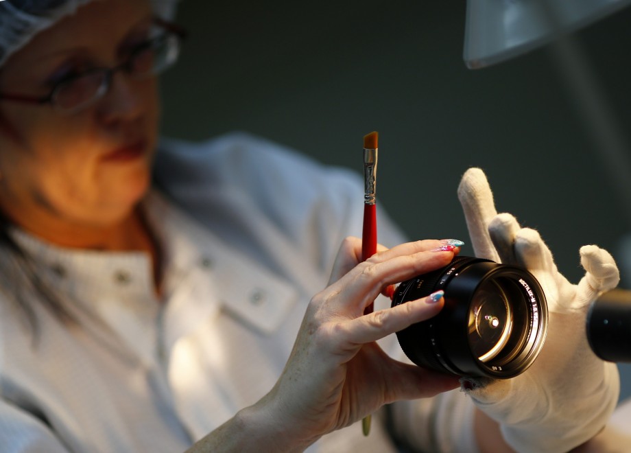 "Leica" 99 anni di scatti: fotoreportage dentro la fabbrica