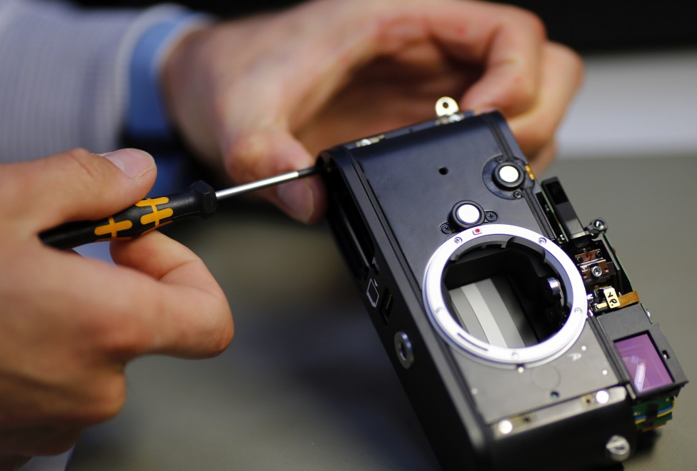 "Leica" 99 anni di scatti: fotoreportage dentro la fabbrica