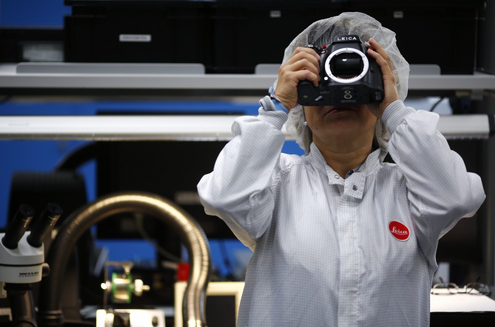 "Leica" 99 anni di scatti: fotoreportage dentro la fabbrica
