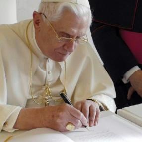 Ratzinger: "Caro Odifreddi  le racconto chi era Gesù"