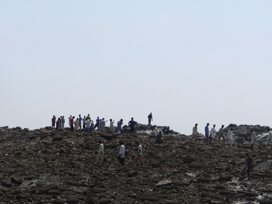 La terra trema in Pakistan, l'isola emerge dal mare