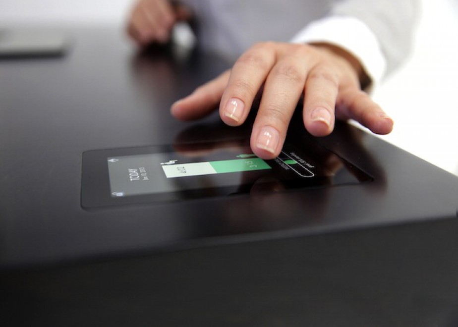 Stir Kinetic Desk, la scrivania &egrave; smart