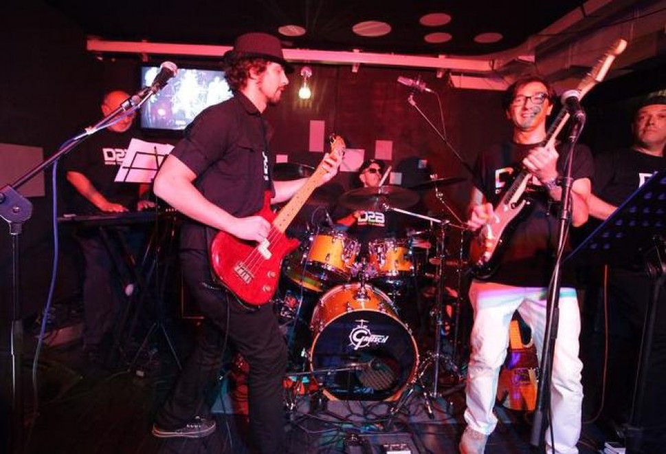 I D2B in scena sul palco